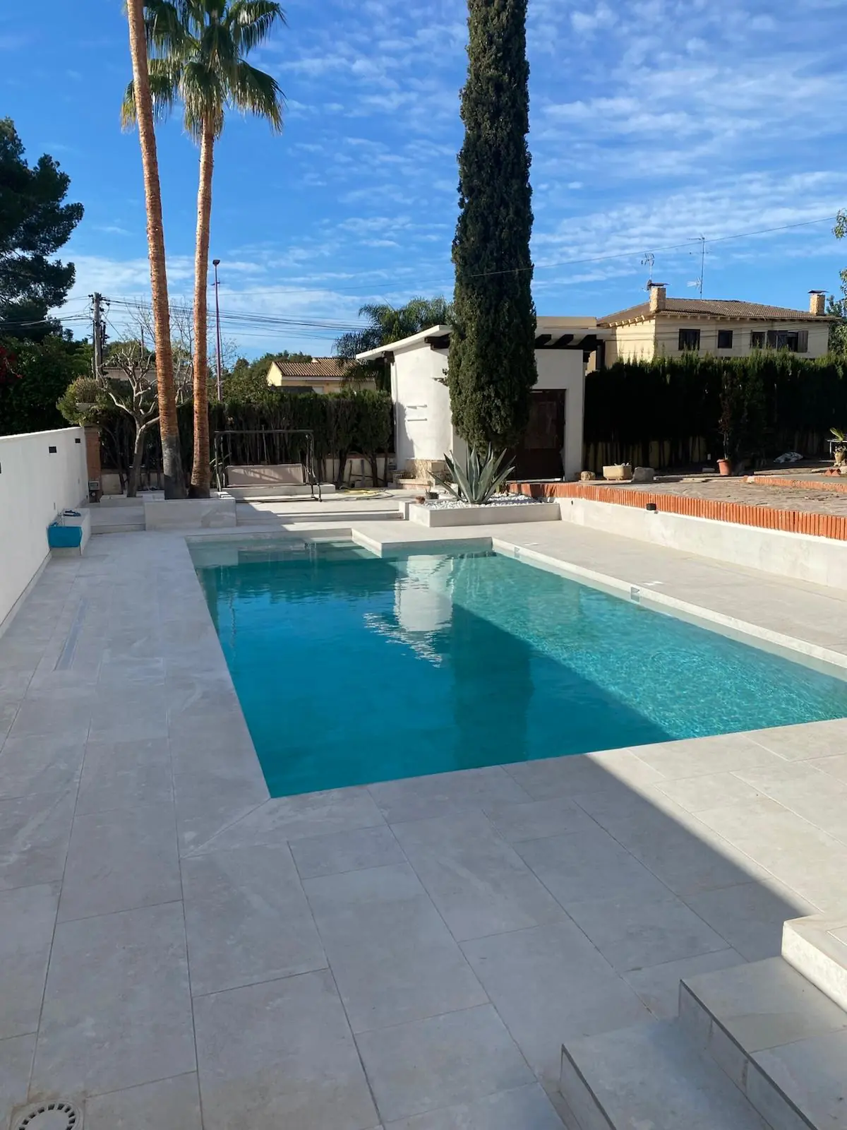 Piscina exterior terminada